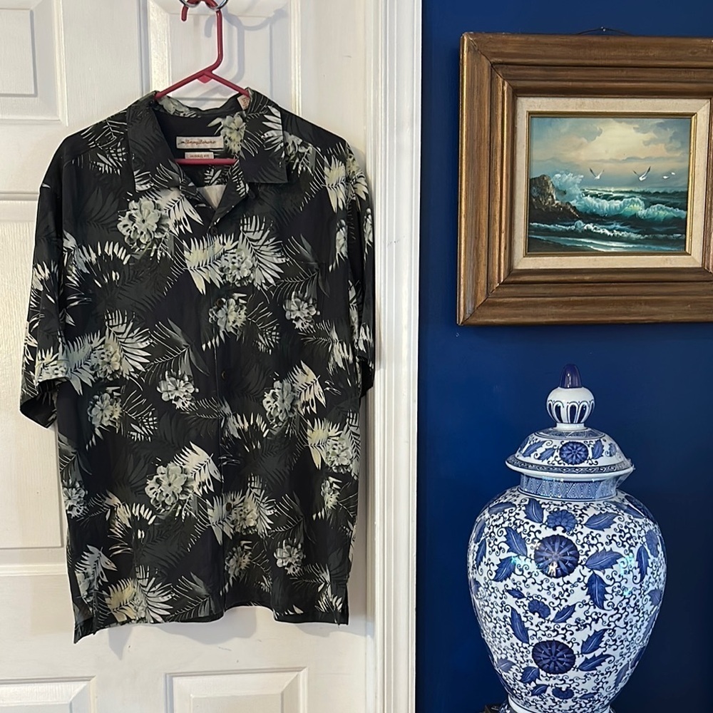 Men’s Tommy Bahama Original Fit 100% Silk Multi Color Floral Hawaiian Shirt Sz L